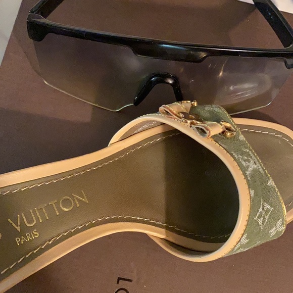 Louis Vuitton heels..💚👠 - Picture 4 of 4